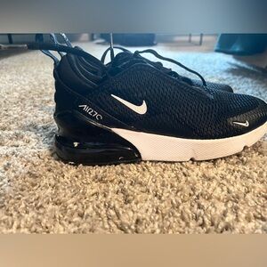 Kids black and white air max 270 size 3